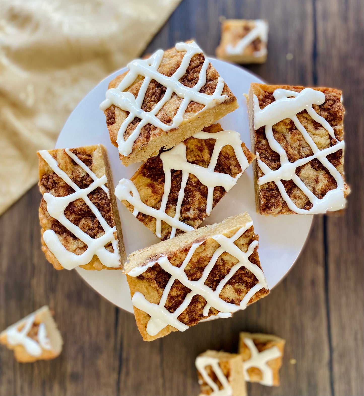 Cinnamon roll blondies