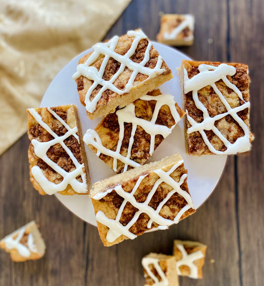 Cinnamon roll blondies
